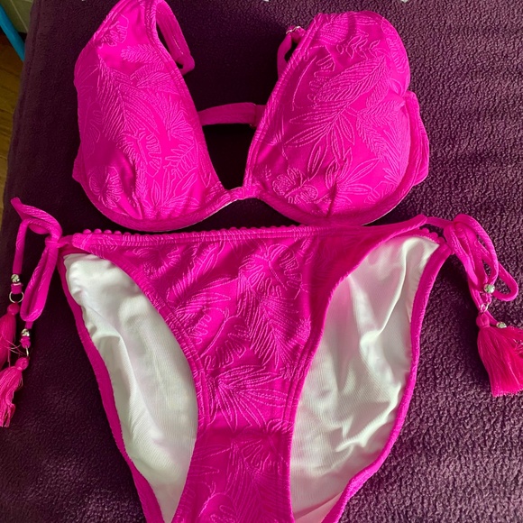 VENUS Bikini set hot pink NEW IN BAGS 10 bottom 36C 34D 32DD - Picture 3 of 13